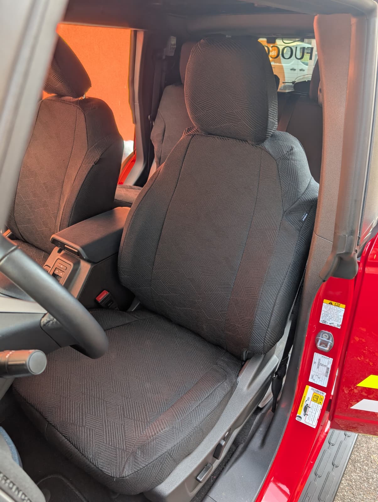 Stoff-Sitzbezug im Ford Bronco Pickup