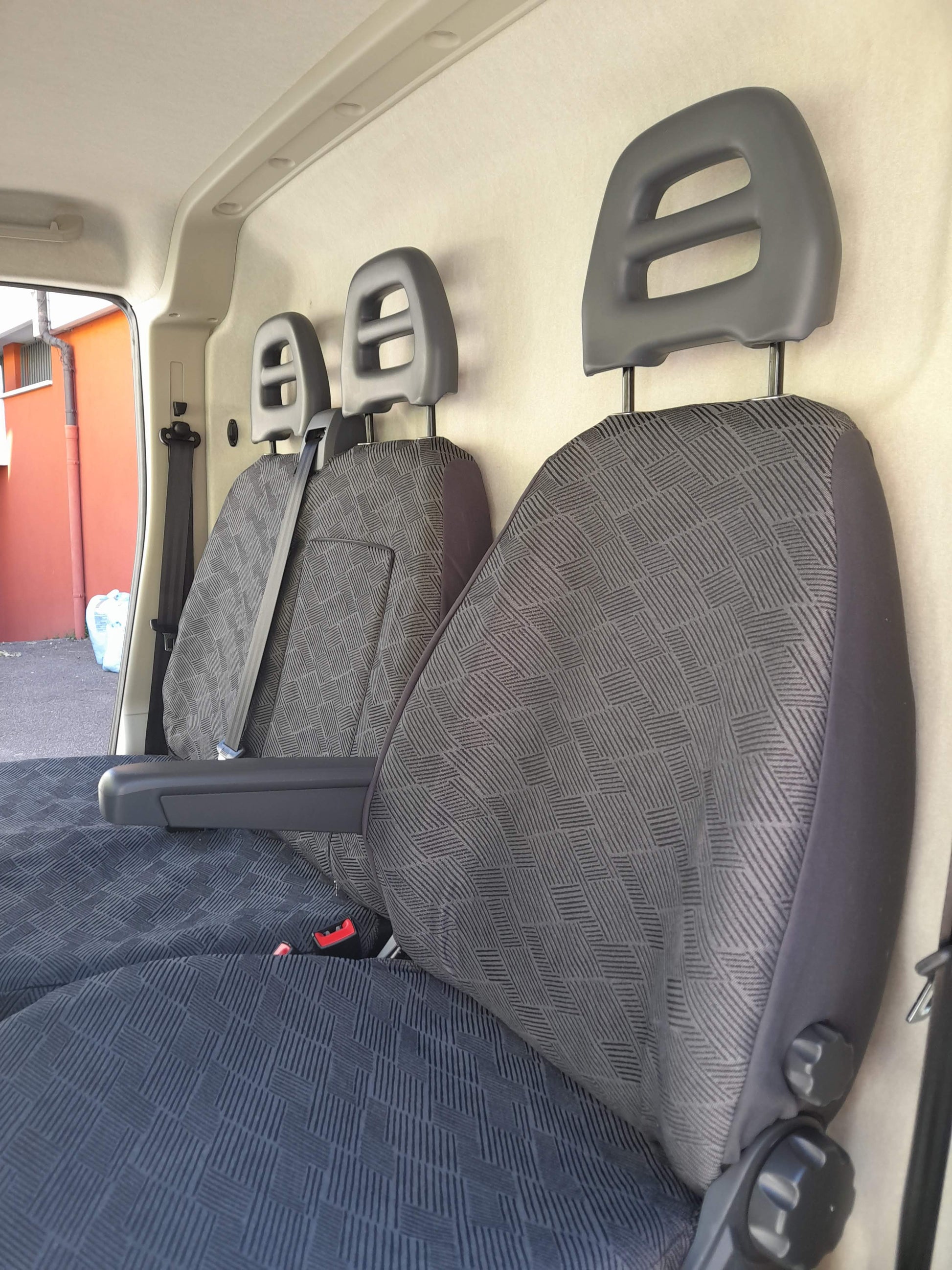 Passgenauer Textil - Sitzbezug für alle Transporter