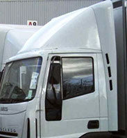 Dachspoiler IVECO Eurocargo geklemmt 76/ 55-89 cm ( Seitenflaps als Option)