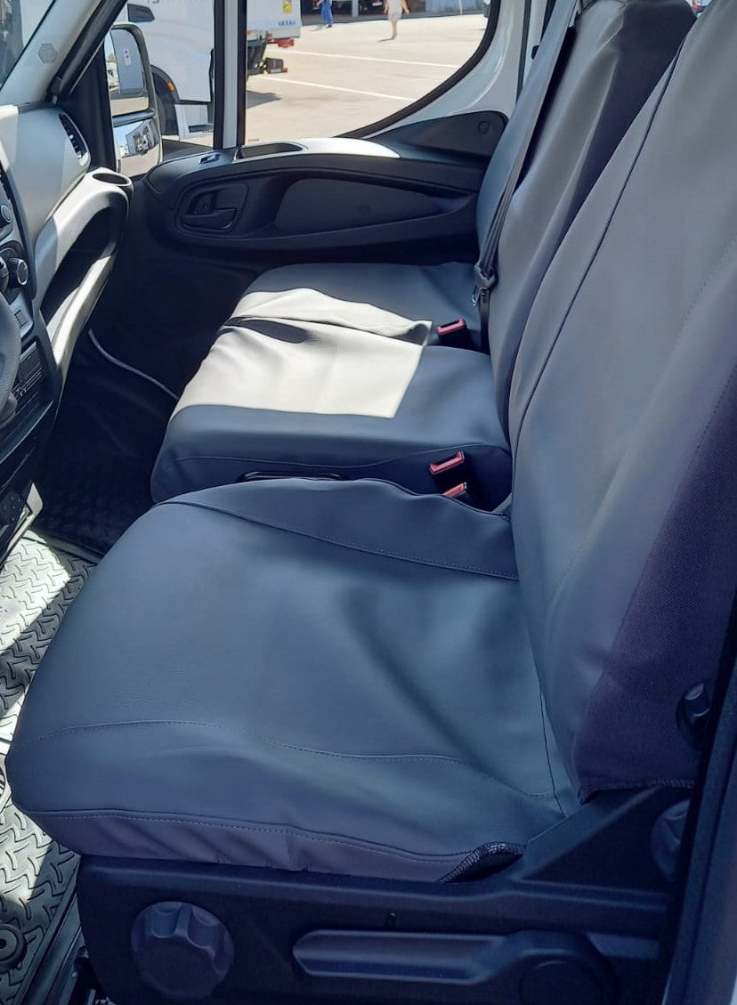 Kunstleder-Sitzbezug Iveco Daily Dreierbank, grau, Nahaufnahme