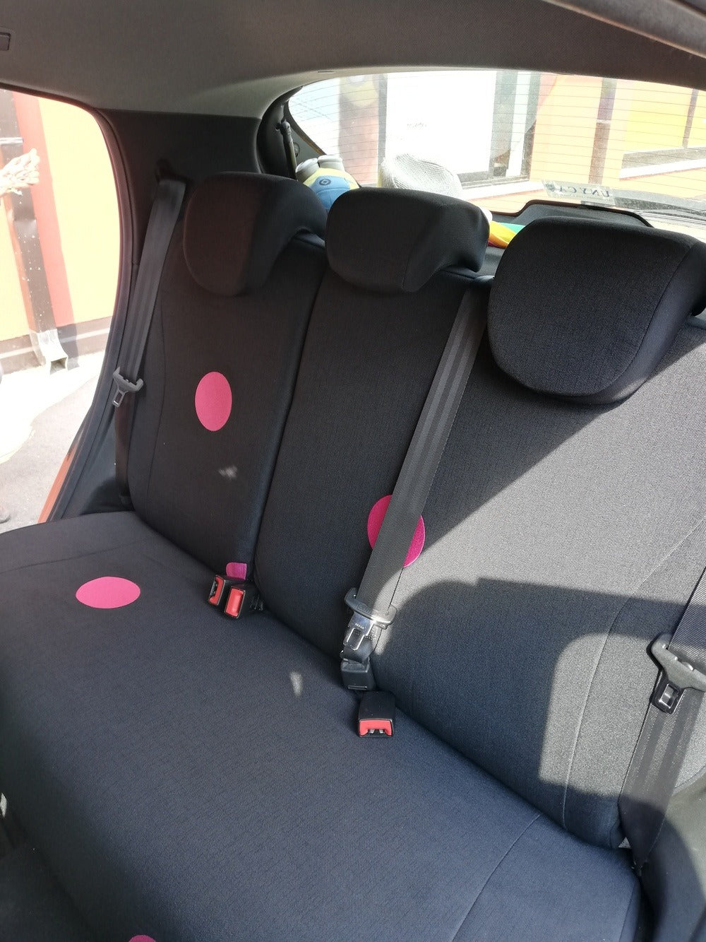 Stoffbezug MIL266 schwarz mit pinken Kreisen, Rückbank, Eyecatcher