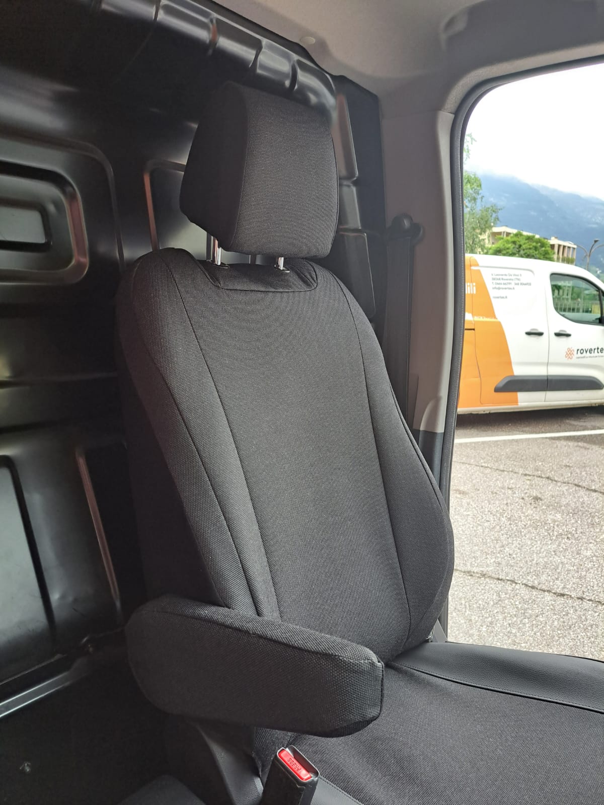 Stoffbezug Maxus Einzelsitz, Berge im Hintergrund, Made in Italy