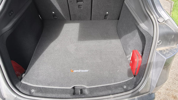 Teppich-Fußmatte mit Baminger-Logo, Tesla Model Y