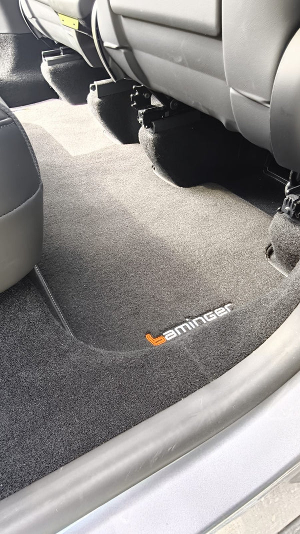 Teppich-Fußmatte mit Baminger-Logo, Tesla Model Y