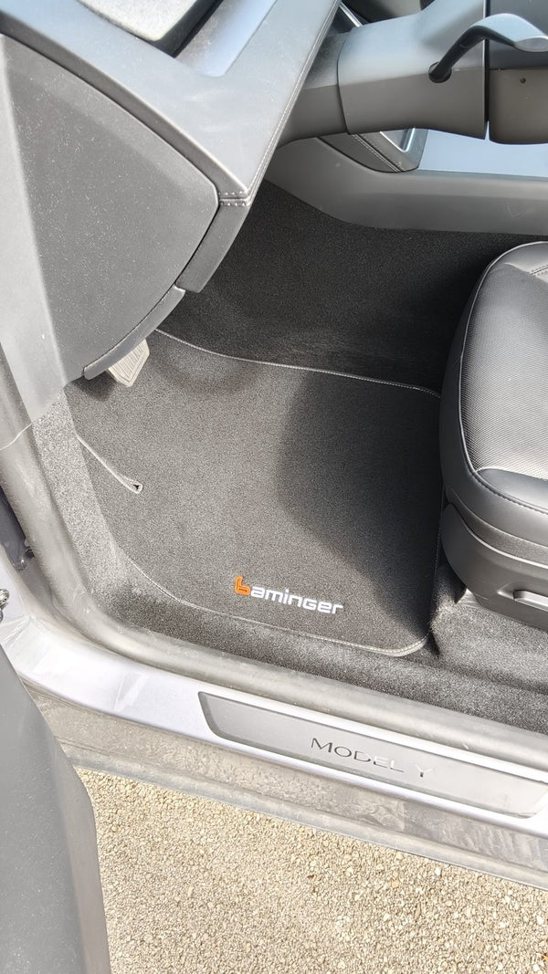 Teppich-Fußmatte mit Baminger-Logo, Tesla Model Y