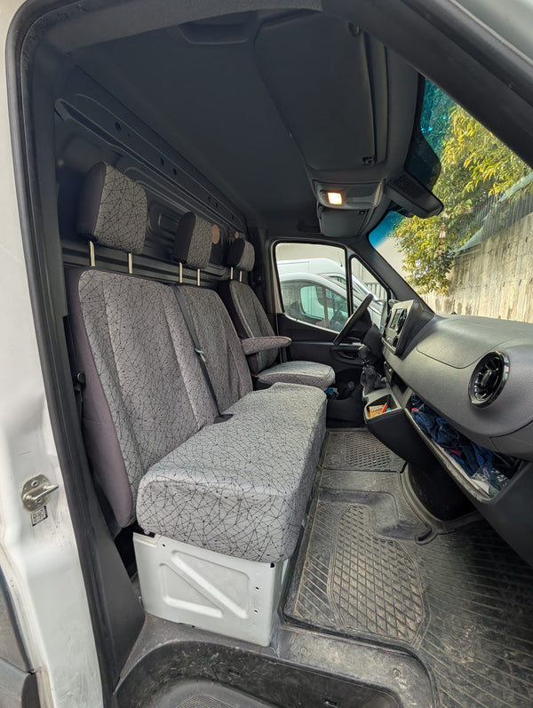Stoffbezug Mercedes Sprinter, grau mit schwarzem netzmuster